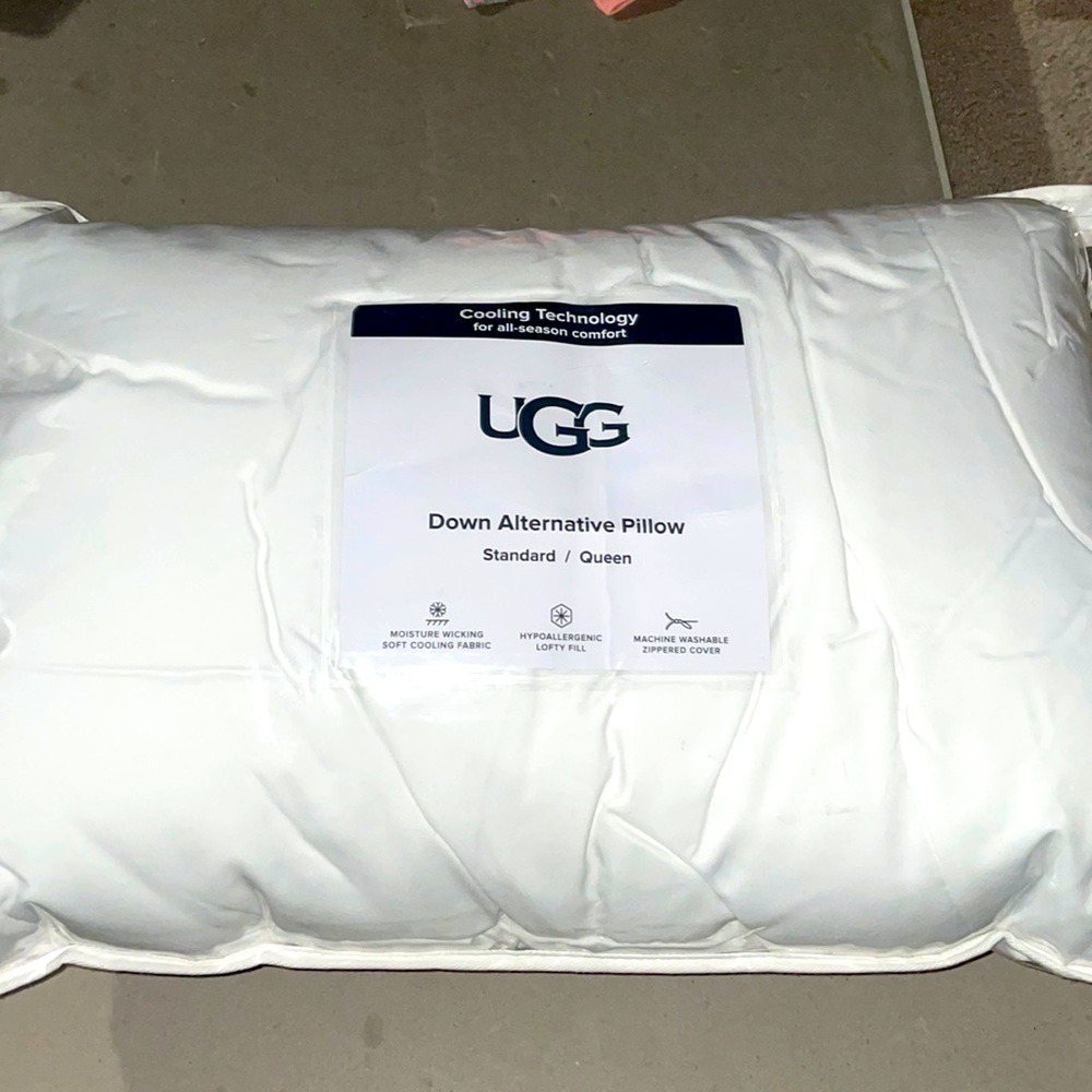 UGG DOWN ALTERNATIVE PILLOW